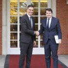 Sánchez y Mañueco en un encuentro en La Moncloa en 2024.