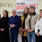 Los candidatos de de  Soria ¡Ya! atienden a los medios minutos antes de comenzar su acto de campaña
