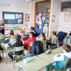 Pilar López, una de las abuelas que ha participado en la actividad realizada por el CEIP Infantes de Lara dentro de la efeméride del 8 de Marzo.