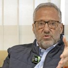 Carlos Pollán en un instante de la entrevista.