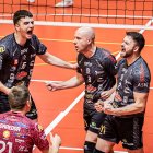 Los jugadores del C.V. Sporting Santo Domingo Moreno Sáez celebran uno de los puntos.