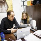 Benito Serrano, este domingo, junto a Rocío Lucas, en la sede.