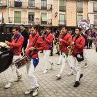 Pasacalles de una charanga en El Burgo de Osma.
