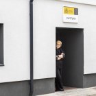 Entrada al bar de la Guardia Civil por el patio de armas de la Comandancia en mayo de 2025.