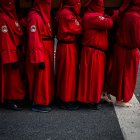 Cofrades de Las Caídas durante esta Semana Santa.