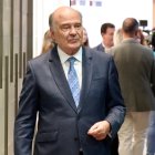 El consejero de Sanidad, Alejandro Vázquez Ramos; el consejero de Medio Ambiente, Vivienda y Ordenación del Territorio, Juan Carlos Suárez-Quiñones, y el alcalde de León, José Antonio Diez, entre otras autoridades, asisten a la toma de posesión del presidente del Colegio de Médicos de León, José Luis Díaz Villarig.