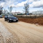 Camino que tuvo que arreglarse para acceder a la empresa Soria Natural, afectada por inundaciones.
