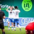 Villanueva y Hame celebran uno de los goles del Almazán.