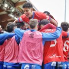 Los jugadores del Numancia celebran uno de los goles anotado ante el Real Ávila.