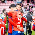 Victoria para mantenerse vivo en la pelea y que sirve de homenaje a la cantera y la afición