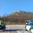 Agentes de la Guardia Civil en la zona donde se detectó el coche a 192 kilómetros por hora.