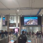 Varias pantallas gigantes muestran imágenes de la provincia en la estación de Atocha de Madrid.