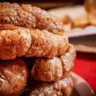 El torrezno de Soria: corteza inflada y crujiente por fuera, jugoso por dentro, el equilibrio que define al mejor del mundo