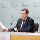 El consejero de Economía y Hacienda y portavoz de la Junta, Carlos Fernández Carriedo, en la rueda de prensa posterior al Consejo de Gobierno.