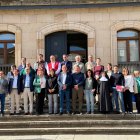 Foto de familia con los representantes del tercer sector.