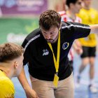 Oriol Castellarnau da indicaciones a uno de sus jugadores en un partido en el San Andrés.