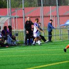 Ángel Rodríguez en el banquillo de El Vallegón en el choque ante el Sámano.