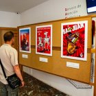 Una exposición de carteles de San Juan.
