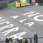 Pintada del 'No a la guerra' en Mariano Granados.