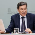 El consejero de Economía y Hacienda y portavoz en funciones, Carlos Fernández Carriedo, comparece en rueda de prensa posterior al Consejo de Gobierno.