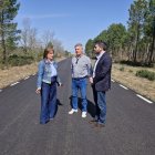María José Jiménez, Andrés Muñoz y Fernando del Barrio, en la nueva carretera.