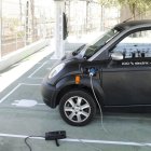 Vehículo eléctrico en carga.