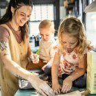La elaboración de dulces tradicionales como los sobadillos se transmitía en el ámbito familiar, generación tras generación, especialmente en fechas señaladas