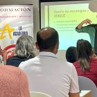 El entrenador del Numancia, Ángel Rodríguez, durante la charla del formación a los técnicos sorianos.