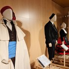 Dos muestras de vestuario que se guarda en el Museo del Traje.