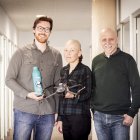 Job Rosier, Cristina Gómez y Pablo Alejandro, investigadores del proyecto de la procesionaria.  MARIO TEJEDOR