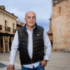 José Ramón Esteban creador de la red social Recorriendo Soria fotografiao en El Burgo de Osma.
