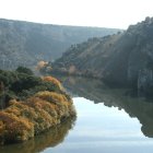 El Duero soriano, entre cañones y silencio, envuelve el enclave donde ocurrió la tragedia de la Cueva de Zampoña en 1748.