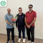 Alberto Toribio fue recibido por responsables de la Federación de Voleibol de Pakistán a sus llegada al país asiático.