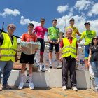 Vencedores y autoridades en el IX Festival de Ciclismo Cadete de El Royo.