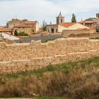 Muralla y puerta del mercado Almazán.