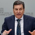 El consejero de Economía y Hacienda y portavoz, Carlos Fernández Carriedo, comparece en rueda de prensa posterior al Consejo de Gobierno.