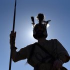 Un participante caracterizado como guerrero celtíbero durante una recreación histórica en el yacimiento de Numancia, en Garray (Soria), símbolo de la resistencia frente al Imperio romano