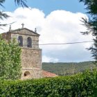 La silueta de Narros, entre vegetación y piedra, conserva el encanto histórico del entorno donde se ubica la Casa de la Media Naranja.