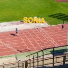 Un atleta sobre las pista de Los Pajaritos.