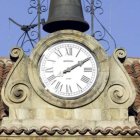 El reloj y la campana del Palacio de la Audiencia de Soria, inmortalizados por Antonio Machado en uno de sus versos más célebres: «La campana de la Audiencia da la una».