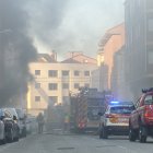 Una densa nube de humo en el incendio de la calle Merineros.