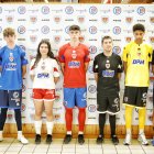 Canteranos e integrantes del equipo inclusivo del Numancia durante la presentación de la nueva indumentaria.