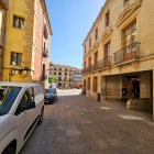 Puerta lateral del Ayuntamiento de Soria esta mañana.