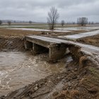 Un puente dañado durante las crecidas del mes de febrero.