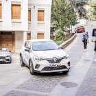 Salida de uno de los vehículos de la Guardia Civil de dependencias del Ayuntamiento de Soria.