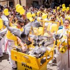 Peñistas de el Cuadro en la plaza Mayor este Lunes de Bailas.