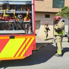 Bomberos en el lugar del suceso esta mañana.