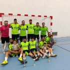 En esta edición participaron trece equipos, repartidos en varios grupos.