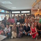 Amalia Pascual junto a sus familiares en la celebración de su cumpleaños.