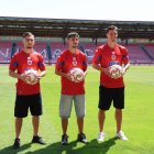 Hugo Torondel, Marcos Lopes y Fran González sobre el césped de Los Pajaritos.